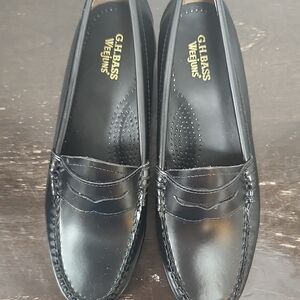 G.H. Bass & Co. Womens Classic Black Leather Loafers